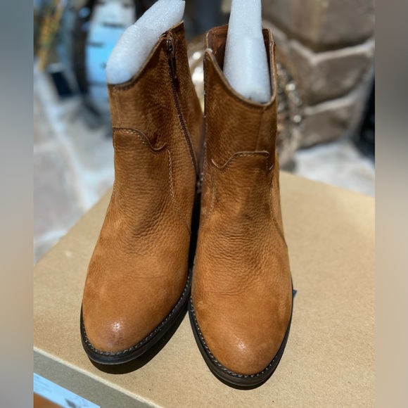 - Lucky Brand Marcos womens 8.5 bootie with box. - Picture 2 of 11